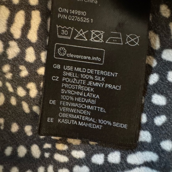 H&M Black White EUC Patterned button up down Blouse belt long sleeve 100% silk - Picture 5 of 7